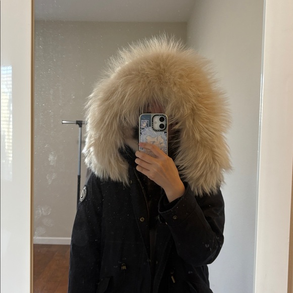 Luxurious Cream Faux Fur Women's Coat - Picture 12 of 13